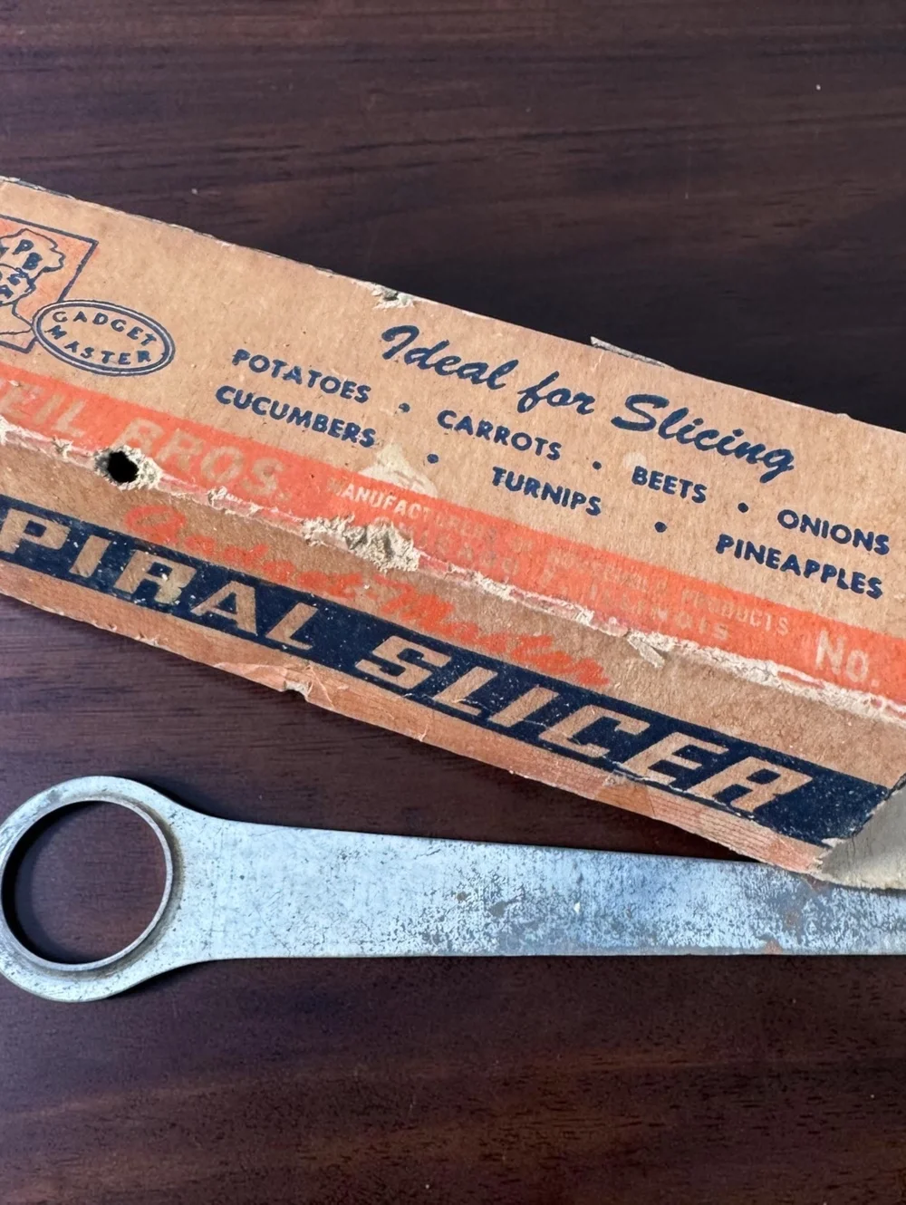 Vintage Kitchen Utensil Lot Retro Peelers Spiral Slicer Feather Touch Knife Mold